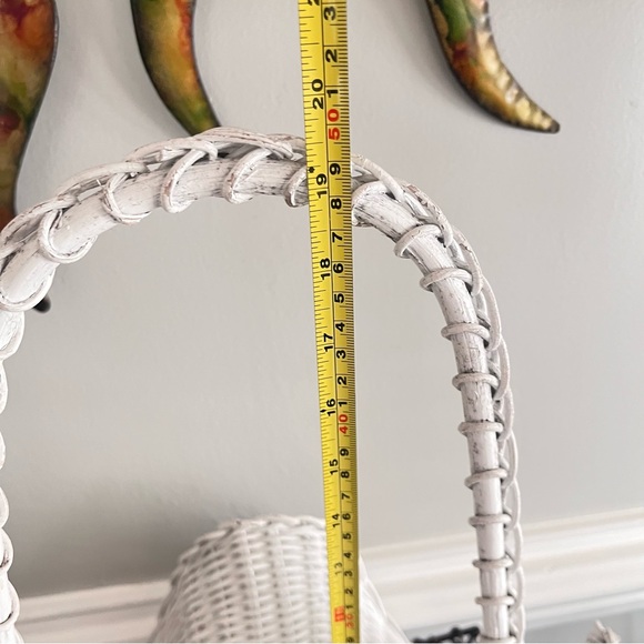 Vintage Wicker Wavy Ruffled Trompe L'Oeil Basket with Handle - Picture 8 of 9